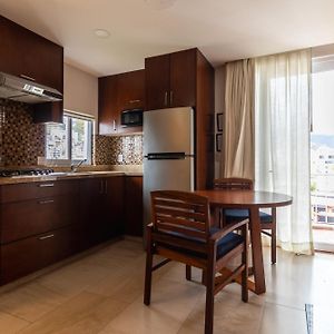 King Suite Town & Mountain View